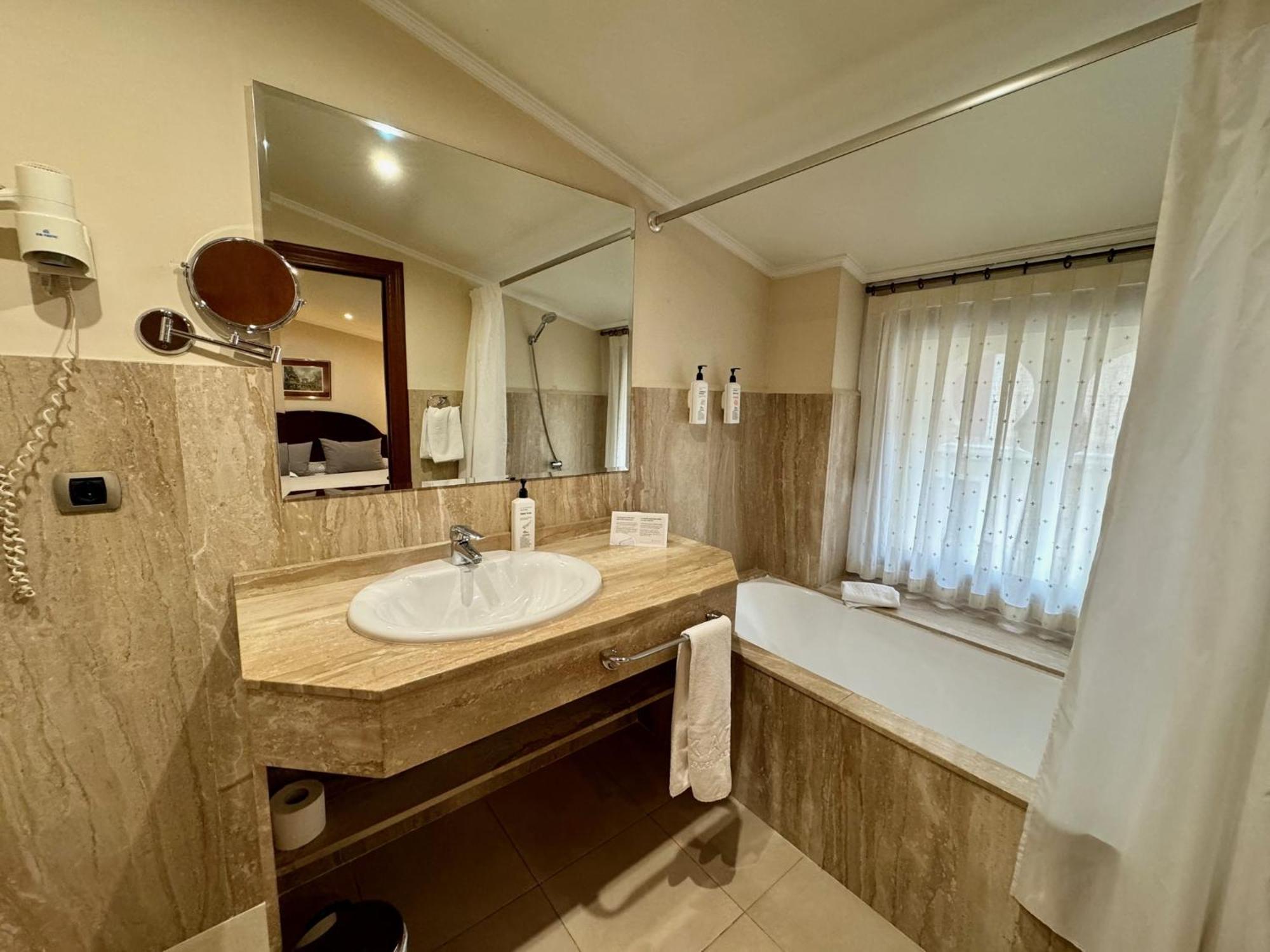 Hotel Kazar أونتينينت المظهر الخارجي الصورة